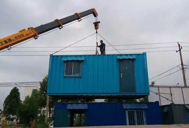 市中吊装彩钢房